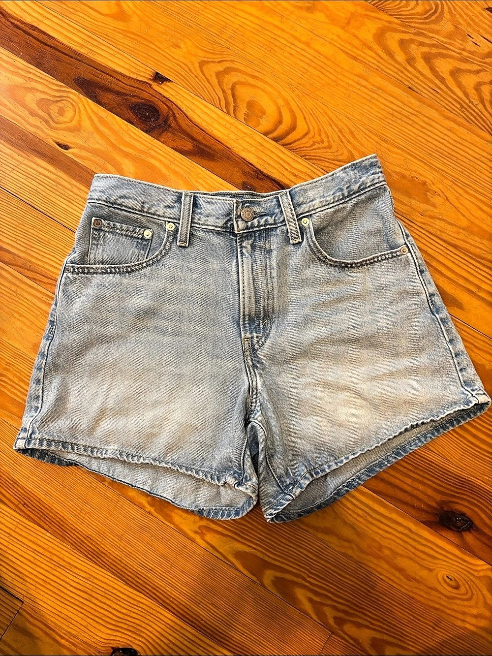 Viral Levi's Cinch denim Shorts
